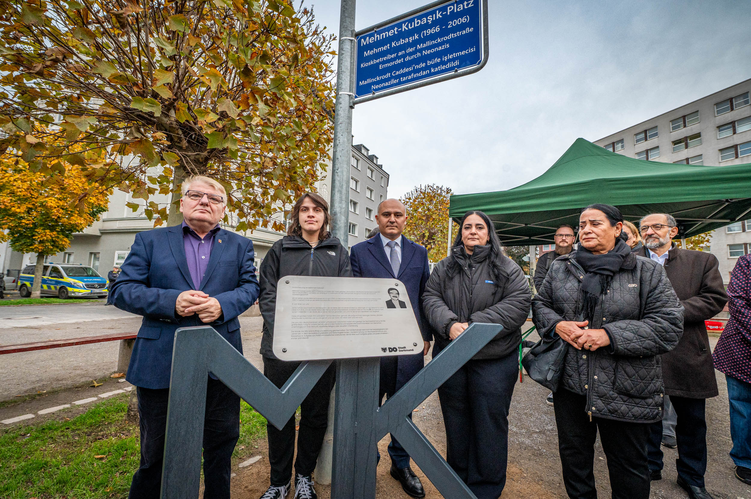 Gedenktafel Mehmet Kubasik; Norbert Schilf und Angehörige