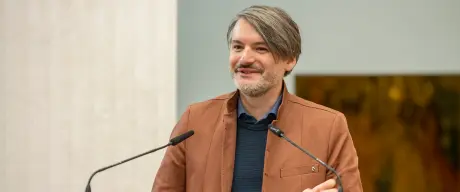 Saša Stanišić während seiner Dankesrede zum Nelly-Sachs-Preis.