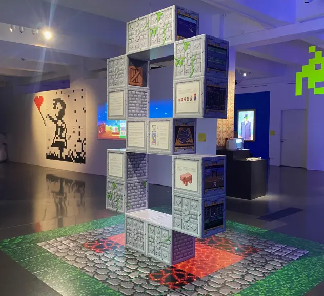 Blick in die Ausstellung „Pixelfieber“. Mit vielen Exponaten zum Mitmachen wird auf der uzwei im Dortmunder U die Geschichte des Pixels erzählt. 