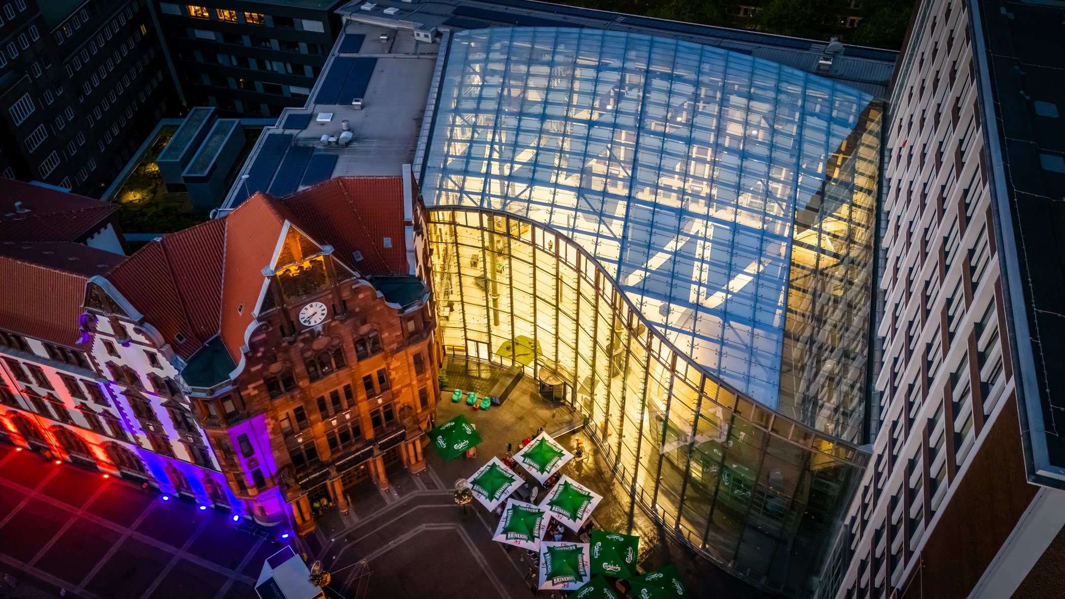 Die gläserne Berswordt-Halle, die das alte und neue Stadthaus verbindet.
