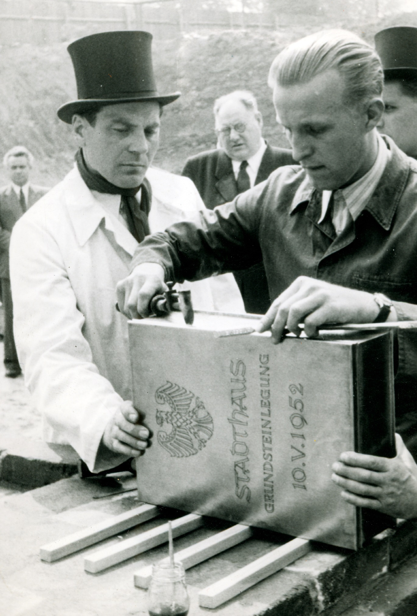 Grundsteinlegung für das neue Stadthaus. 
