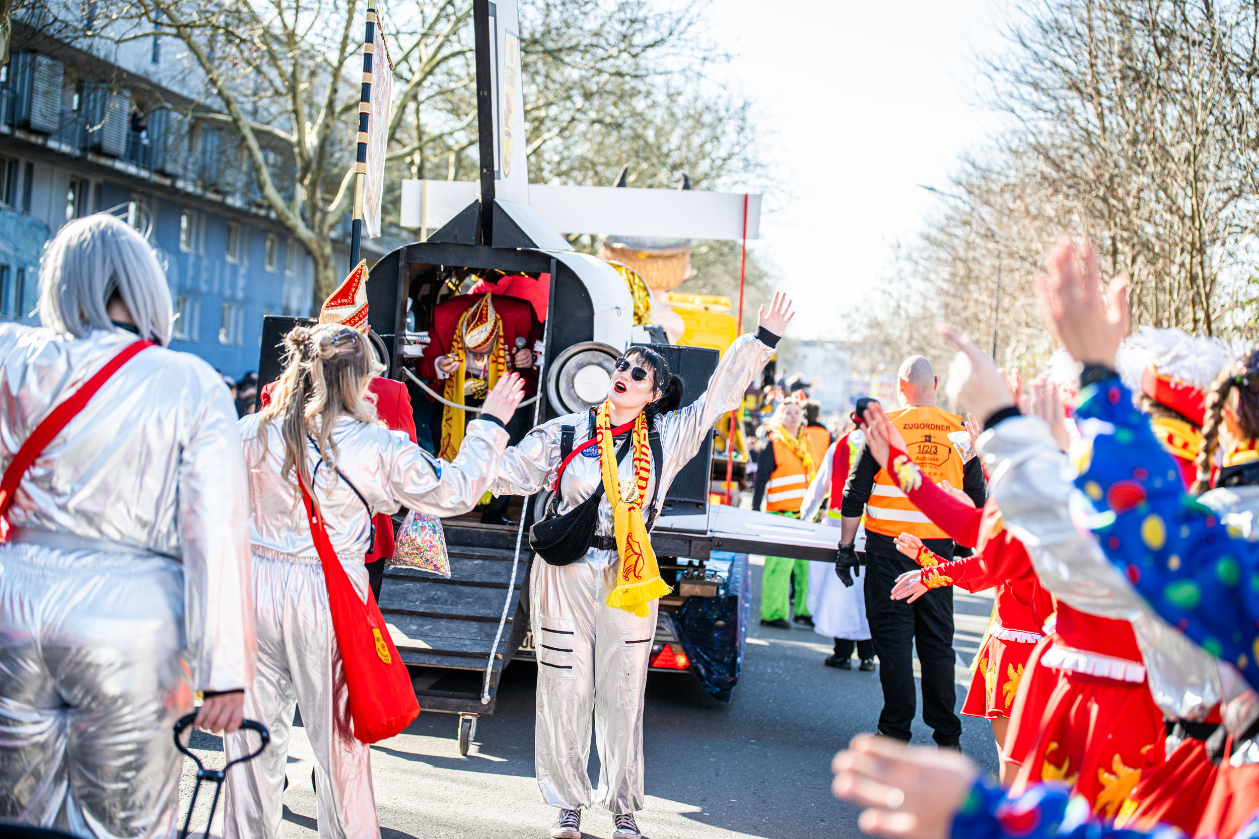 Mit 19 Wagen und 13 Fußgruppen lässt sich der Dortmunder Karnevalszug sehen.