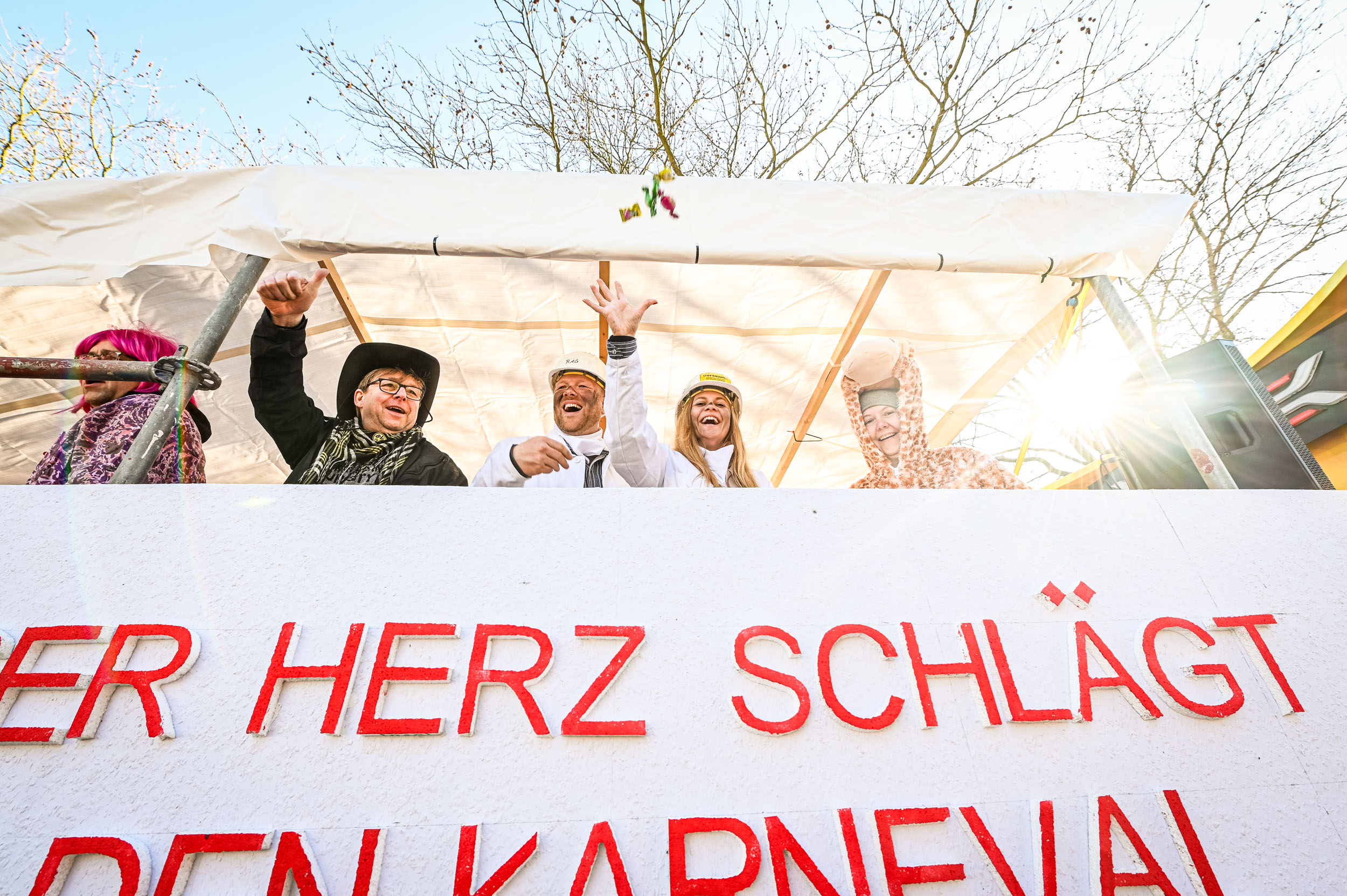 Die Dortmunder Jecken zeigen ihre Liebe zum Karneval.