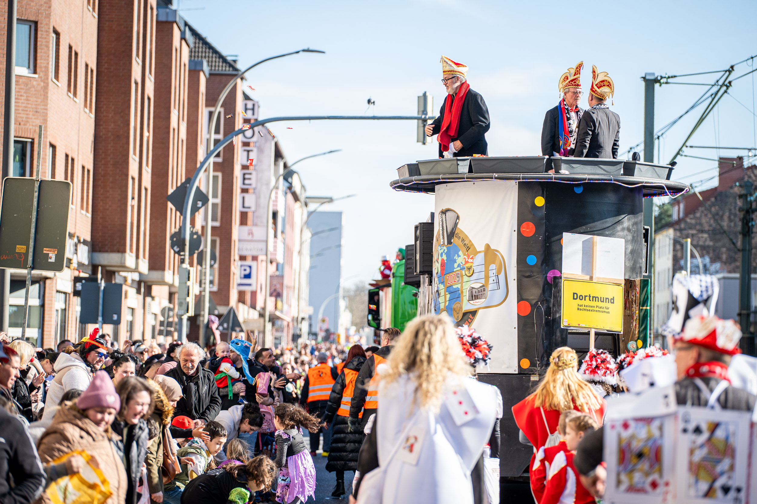 Durch die zahlreichen Veranstaltungen und das Highlight an Rosenmontag sieht man: Auch in Dortmund kann man Karneval feiern!
