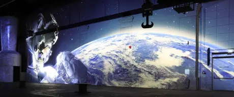 Blick in die Sonderausstellung „Kosmos: Eine unendliche Reise. Das immersive Erlebnis durch Raum und Zeit“