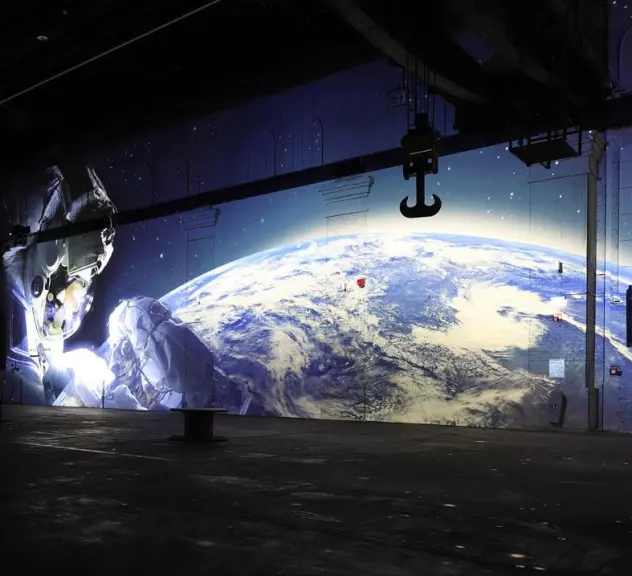Blick in die Sonderausstellung „Kosmos: Eine unendliche Reise. Das immersive Erlebnis durch Raum und Zeit“