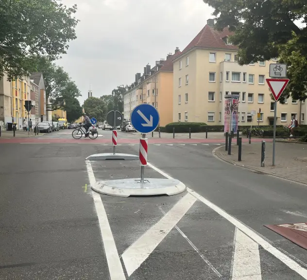 Fußgängerüberquerung im Bereich der Kreuzung Neuer Graben/Große Heimstraße im Kreuzviertel.