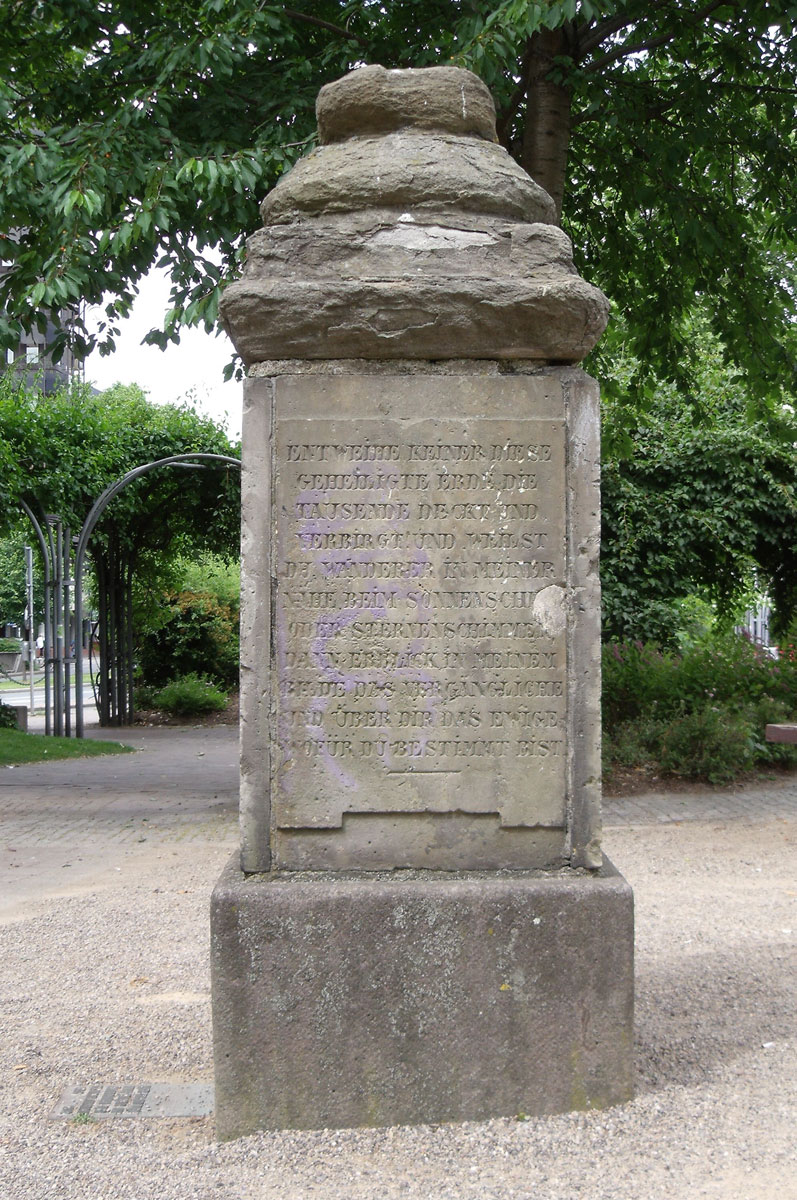 Gedenkstein der alten Nicolaikirche