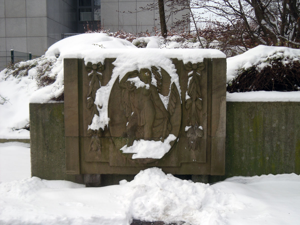 o. T. (drei allegorische Reliefs)