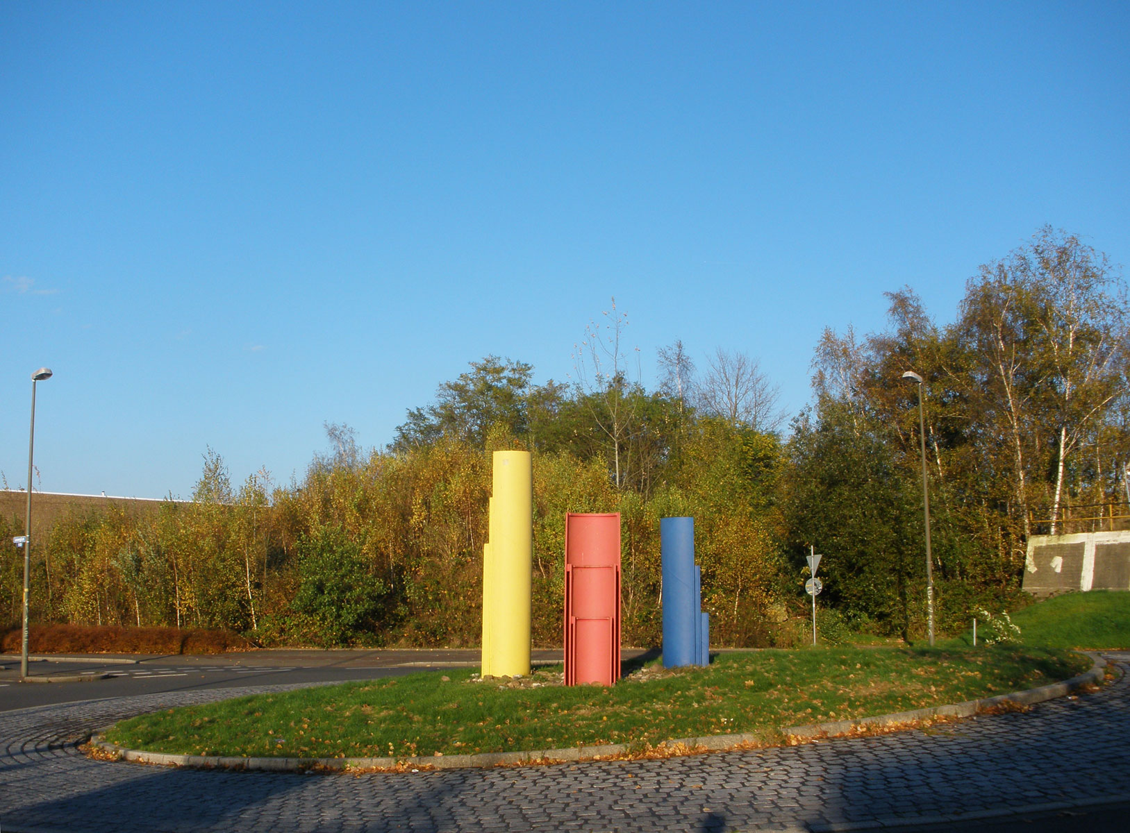 o. T. (Halbe Stahlröhren)