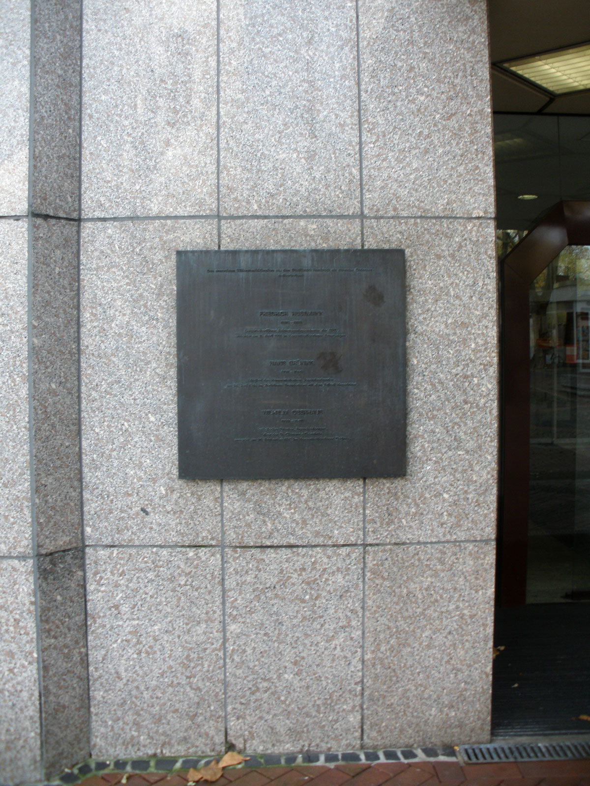 Gedenktafel für die Widerstandskämpfer Husemann, Grüning und Oberhaus