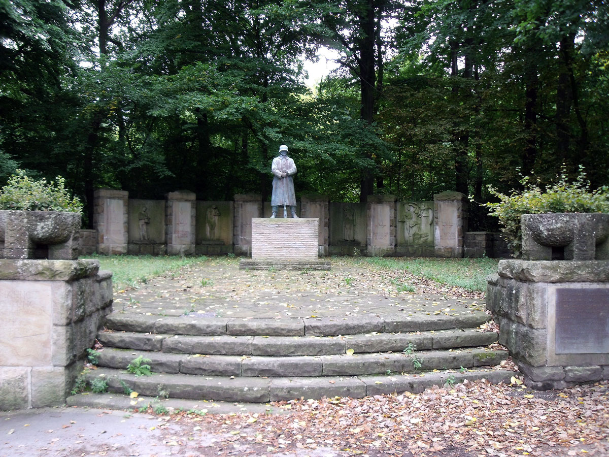 Kriegerdenkmal in Großholthausen, Gefallene 1914-1918 und 1939-1945