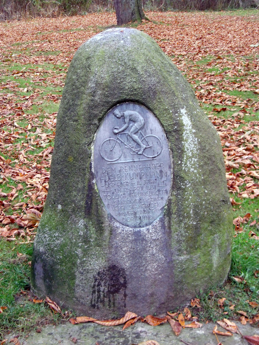 Gedenkstein für Adelbert Kümpmann