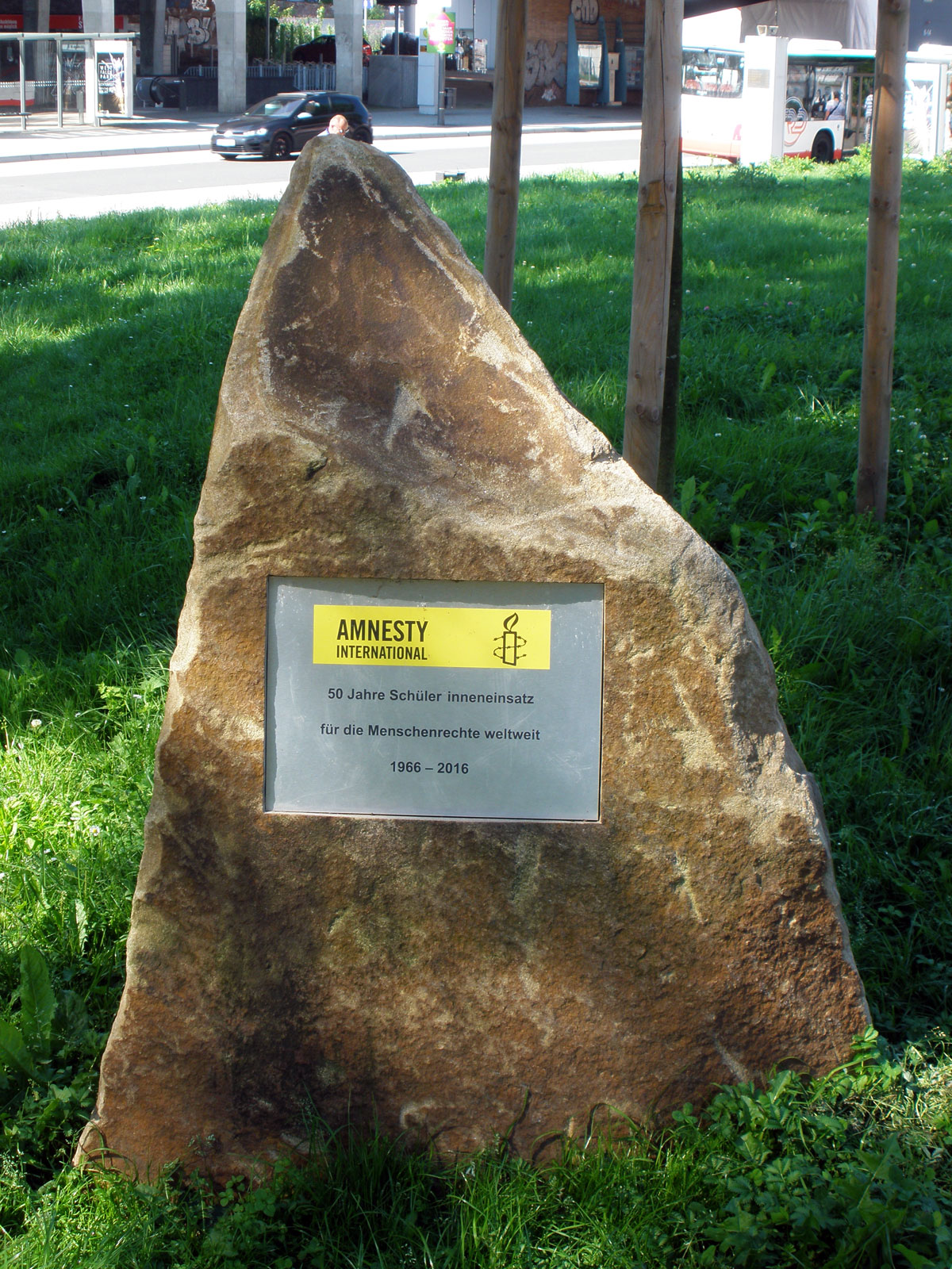 Gedenkstein für verletzte Menschenrechte