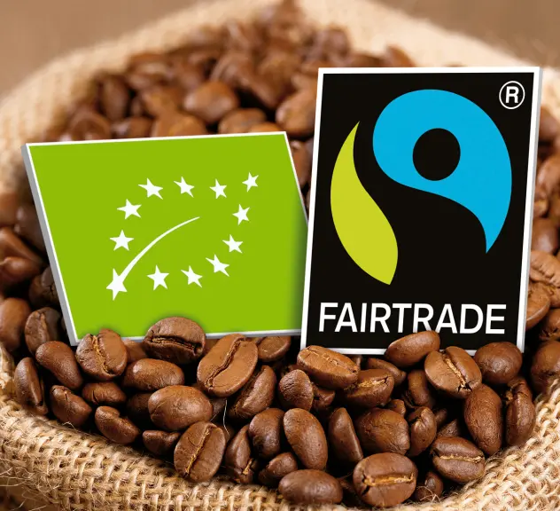 Kaffebohnen mit Bio- und Fairtrade-Siegel