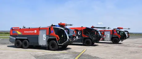 Spezialfahrzeug der Feuerwehr für die Flugzeugbrandbekämpfung