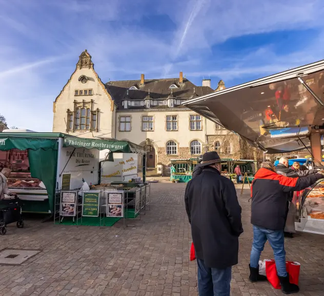 Wochenmarkt vor dem historischen Rathaus in Aplerbeck
