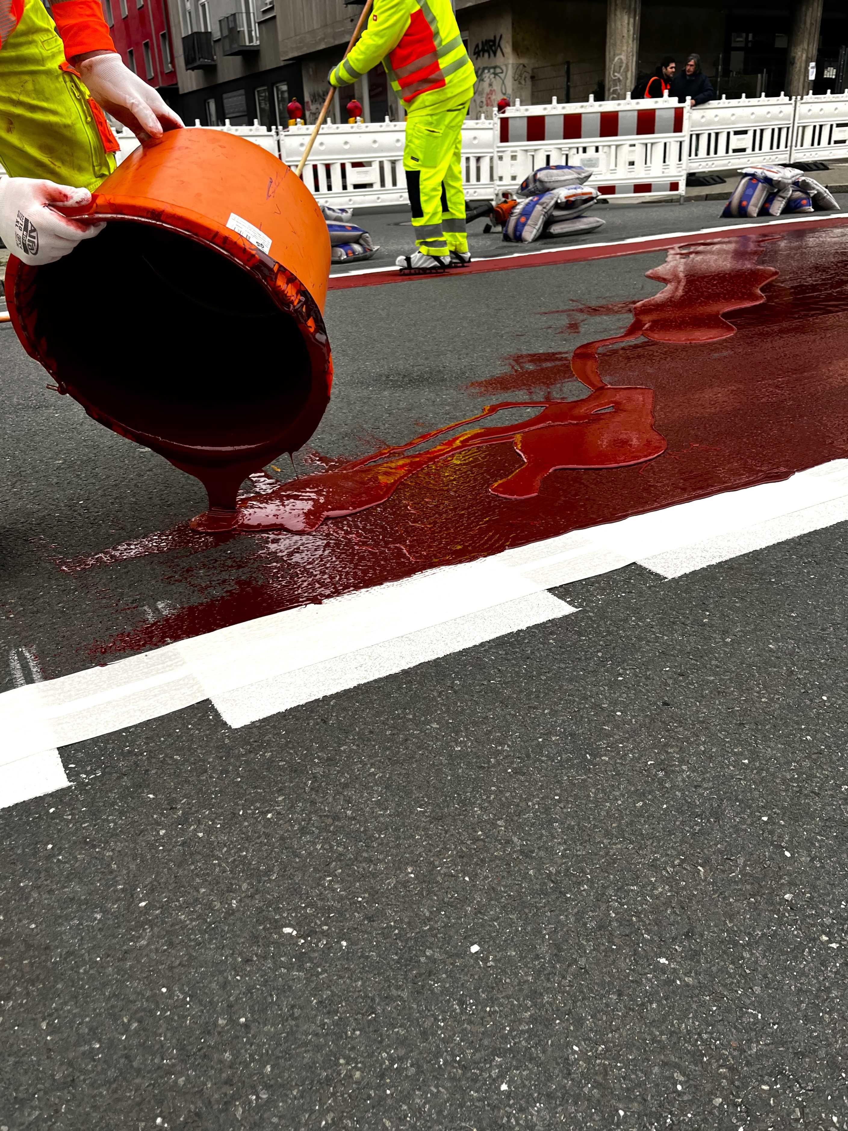 Aufbringung der Beschichtung an der Baustelle "Lange Straße"