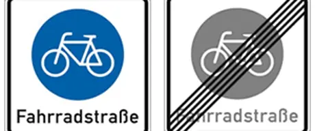 Zwei Verkehrsschilder werden nebeneinander dargestellt. Ein Schild auf dem ein Fahrrad sowie der Slogan Fahrradstraße zusehen ist sowie das gleich Schild welches durchgestrichen ist.