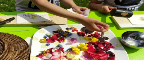 Entdeckt die künstlerische Seite der Blumen und gestaltet mit simplen Techniken ein eigenes Kunstwerk
